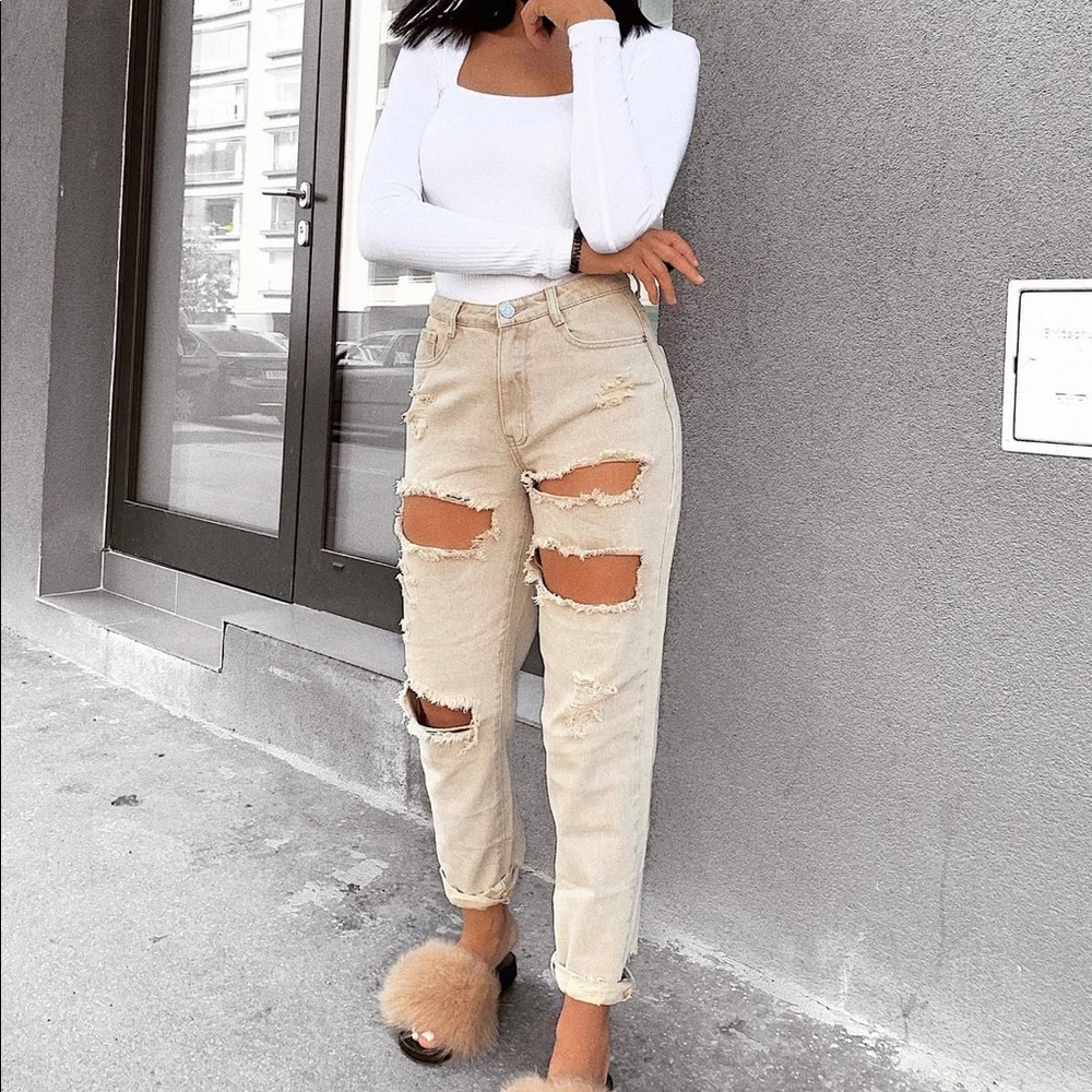 Sand Ripped Mom Jeans